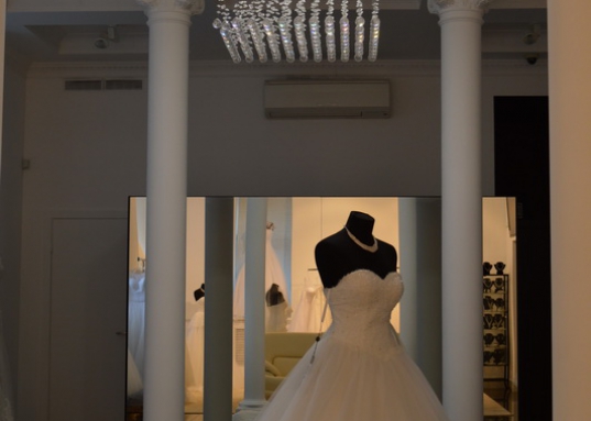 В настоящее время в помещении функционирует свадебный салон «Каприз невесты».