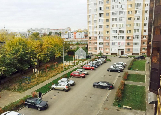 Отличная инфраструктура всего жилого комплекса "Казань 21 век", зарекомендовавшего себя как самый комфортный и безопасный - магазины, кафе, медицинские центры, банки, обучающие и развивающие центры, детский сад и школа.