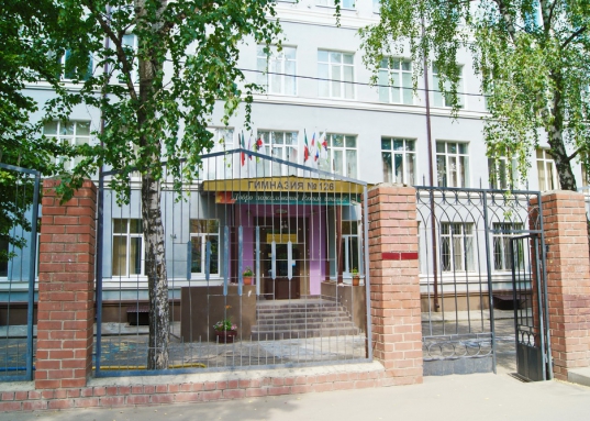 Квартира не угловая, сталинский проект, расположена на 3/3 кирпичного дома.