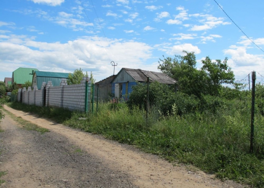 Прямо на участок выведены все коммуникации: газ, вода, электричество.