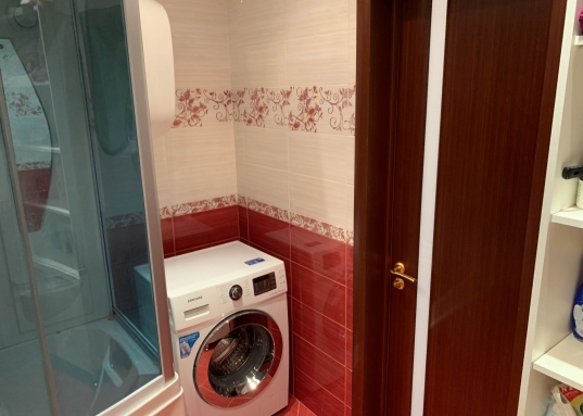 Квартира с очень удобной планировкой,а именно присутствует просторная кухня-гостинная 30,1 кв.м., спальная комната 19,2 кв.м. в которой имеется лоджия, прихожая 9,6 кв.м., совмещенный санузел 6,2 кв.м..