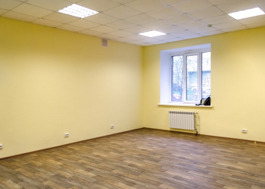 Отдельный вход со двора, есть место для размещения рекламы.