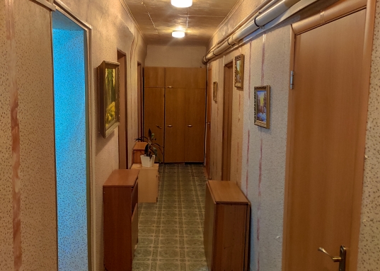 Предлагаем рассмотреть Вам вариант покупки прекрасной комнаты общей площадью 18.25 кв.м., расположенной в кирпичном доме на улице Дементьева в Авиастроительном районе города Казани.