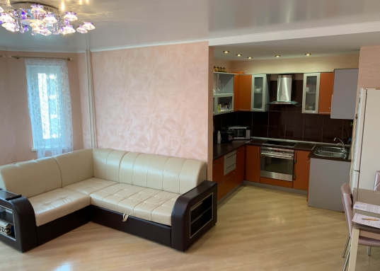 Адрес: ул. Габдуллы Кариева, дом 6, Количество комнат: 2, Общая площадь: 67.2 м<sup>2</sup>, Жилая площадь: 19.2 м<sup>2</sup>, Площадь кухни: 30.1 м<sup>2</sup>, Этаж: 7/11, Тип дома: Кирпичный, Район: Советский