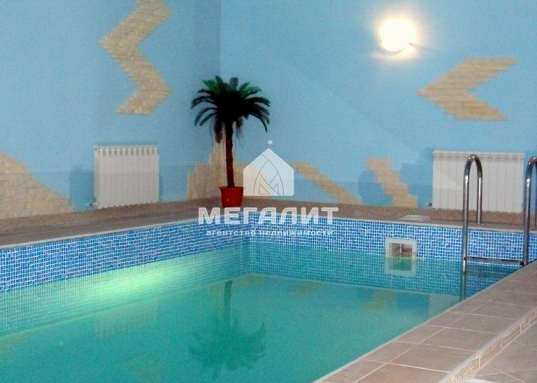 Роскошный коттедж  был построен в 2008 г. по индивидуальному проекту с применением новейших технологий и высококачественных материалов.