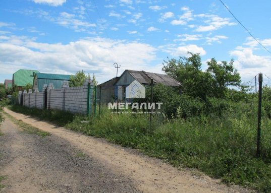 Прямо на участок выведены все коммуникации: газ, вода, электричество.