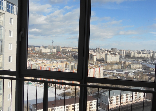 На автомобиле дорога до центра города займет порядка 5 минут, до железнодорожного вокзала – 10 минут, до речного порта – 15 минут, до международного аэропорта – 20 минут.