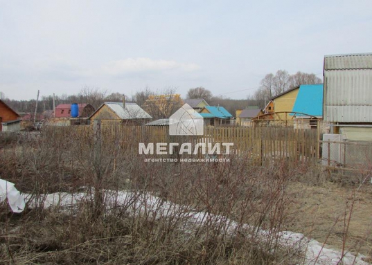 Продается хороший ровный участок 10.3 сотки в одном из живописных мест Высокогорского района для строительства коттеджа или дачи в 6 км. от города, дачное сельское поселение «Щербаковка» по трассе М7 в сторону Кульсеитово, напротив заправки «Сибнефть»,
Участок крайний, соседи только с одной стороны, к участку есть возможность подъезда с двух сторон, что немаловажно для возможности межевания участка и строительства двух домов,
Хорошие круглогодичные подъездные пути, удобная транспортная развязка, до общества ходит автобус.