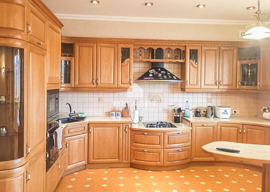 Респектабельная пятикомнатная квартира с видом на лес