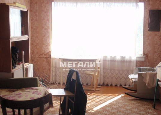 Дача находится по центральной аллее.