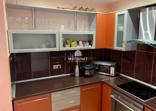 Кариева дом 6, на 7-ом этаже одиннадцатиэтажного кирпичного дома.