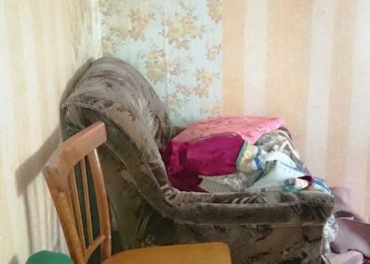 До Архирейского озера 10-15 минут пешком, столько же до Волги на машине.