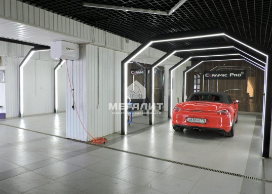 Выставлено на продажу здание общей площадью 572 кв. м, состоящее из автосервиса и офисной части.