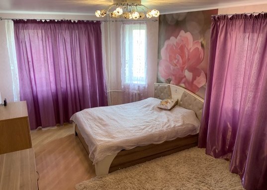 Квартира находится близко к центру города, возле Казанского Ипподрома!