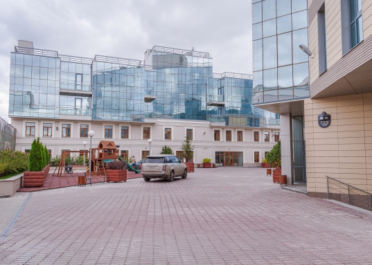 Квартира повышенной комфортности расположена в жилом комплексе «Татарстан», в одном из малоквартирных домов бизнес-класса.