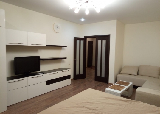 Сдаю прекрасную и просторную однокомнатную квартиру 54 кв. метра в Приволжском районе.