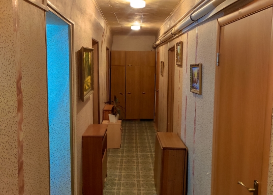 Предлагаем рассмотреть Вам вариант покупки отличнейшей комнаты общей площадью 18.55 кв.м., расположенной в кирпичном доме на улице Дементьева в Авиастроительном районе города Казани.