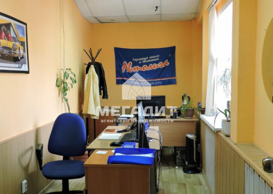 Предлагаемый к продаже объект позволит организовать успешный бизнес без дополнительных вложений, либо приобрести здание как инвестицию и продолжить сдавать его в аренду.