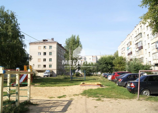 Общая площадь гостинки 15,5 кв. м., площадь комнаты 13,1 кв. м. Комната просторная, светлая.