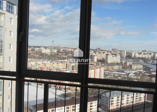 На автомобиле дорога до центра города займет порядка 5 минут, до железнодорожного вокзала – 10 минут, до речного порта – 15 минут, до международного аэропорта – 20 минут.