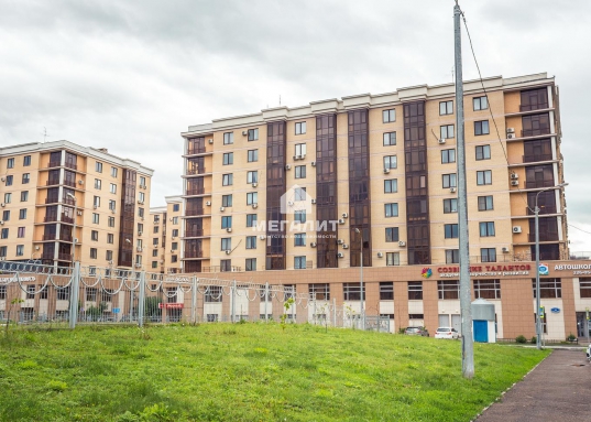 В микрорайоне решены все вопросы благоустройства, продуманы паркинги, современные площадки для отдыха и занятий спортом, своя УК с круглосуточной диспетчерской службой.