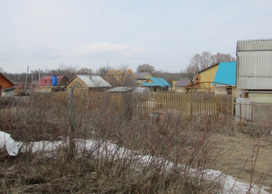 Продается хороший ровный участок 10.3 сотки в одном из живописных мест Высокогорского района для строительства коттеджа или дачи в 6 км. от города, дачное сельское поселение «Щербаковка» по трассе М7 в сторону Кульсеитово, напротив заправки «Сибнефть»,
Участок крайний, соседи только с одной стороны, к участку есть возможность подъезда с двух сторон, что немаловажно для возможности межевания участка и строительства двух домов,
Хорошие круглогодичные подъездные пути, удобная транспортная развязка, до общества ходит автобус.