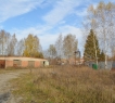 Второе помещение из кирпича, но требует косметического ремонта, общей площадью 500 кв.м, состоит из 4 боксов, высота потолков 5м., асфальтированная площадка.