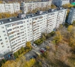       </li><li>Кухня – 8 кв.м.</li><li>Комнаты изолированные.       </li><li>Чистая, аккуратная.</li><li>Застекленная, просторная лоджия, обшита деревом (выход со спальни).    </li><li>Пластиковые окна во всех комнатах. </li><li>Раздельный санузел в кафеле.</li><li>Окна на разные стороны дома (распашонка).</li><li>Кондиционер в гостиной комнате.</li><li>Кондиционер в подарок</li><li>Хорошие соседи.          </li><li>Развитая инфраструктура со всем необходимым: Средняя общеобразовательная русско-татарская школа №87, Гимназия №9, Детский сад №387 «Золотая рыбка», Детский сад №372 комбинированного вида с татарским языком обучения и воспитания «Дельфин», Мечеть «Ярдэм», Фитнес-клуб «Maximus»,  Детский сад №395 комбинированного вида «Жар птица-Алтын кош», ​Детский сад №97 комбинированного вида «Журавушка», Городская больница №16, Городская детская больница №1, метро «Яшьлек», Московский рынок</li><li>Большое количество удобных парковочных мест для вашего авто.