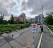 Находится недалеко от станции метро "Козья Слобода", ТЦ "ТАНДЕМ" и парк Центра семьи Казан (ЧАША).