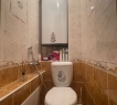 <span style="font-size:16px;"><strong><span style="text-decoration:underline;">Просторная квартира для дружной семьи в надежном кирпичном доме.</span></strong></span><br /><br />Вы искали квартиру, где тепло зимой и прохладно летом, где не слышно соседей и где есть место для каждого члена семьи?