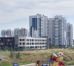узел раздельный – 3,05 кв. м, и 1,5 кв. м.<br />- гардеробная 3,03 кв.м<br />- коридор 15,5 кв.м<br />- две лоджии 4,8 кв.м и 4,2 кв.м<br /> <br /><strong>ИНФРАСТРУКТУРА РАЙОНА: </strong><br />- удобное расположение дома<br />- в шаговой доступности гимназия, лицей, детские сады, развивашки для детей<br />- магазины, поликлиники (детская и взрослая), бассейн, парикмахерская, аптеки, недалеко супермаркеты, ТЦ «Радужный» с кинотеатром, множество кафе<br />- красивый современный парк<br /><br /><strong>​​​​​​​Идеальное место для жизни большой семьи с детьми.</strong> Звоните!