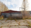 Удобные подъездные пути, до помещения дорога из железобетонных плит.