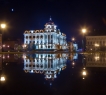 Тукая», в 80 метрах от пешеходной туристической улицы города; <strong>центр деловой и культурной жизни Казани</strong>, столицы Республики Татарстан.<br /><br /><strong>Общая площадь помещения: 486,4 кв.м.<br />Высота потолков: 3,6 метра.</strong><br /> <br />Помещение имеет <strong>5 входных групп:</strong><br />Два отдельных входа с улицы Петербургская; удобный пандус.<br />Один вход со стороны сквера.<br />Два служебных входа/выхода во двор и соседнюю улицу.<br /> <br />Индивидуальную систему приточно-вытяжной вентиляции.<br />Индивидуальные вытяжки для кухни и пекарни, выведены на крышу здания.<br />Электричество: <strong>500 кВт</strong>, возможно увеличение.<br />Имеется <strong>подземный паркинг. </strong><br /><br /><strong>Стоимость продажи:</strong> 600.000 руб./кв.м., в том числе НДС 20%.<br />Общая стоимость: 291,84 млн.руб.<br />В том числе НДС (20%): 48,64 млн.руб.<br />Возможен торг. <br /> <br />Данное помещение выгодно подходит для размещения представительства, клиентского офиса, финансового учреждения, медицинского или косметологического центра, офиса, торгового помещения по продаже дорогостоящих товаров, предприятия общественного питания: ресторана, пивного паба, эксклюзивной кондитерской.