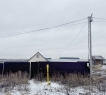 Газ проходит вдоль участка.<br />- Дом каркасно-щитовой на сваях, обшит сайдингом. Крыша профнастил.<br />- В доме<strong> очень тепло</strong>, за счет конвекторов современного образца, где предусмотрена возможность регулировки температуры, а также обеспечивается повышенная теплоотдача.