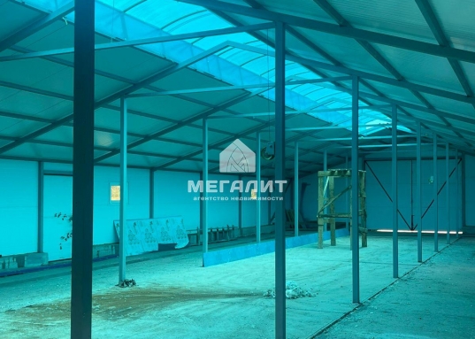 Этот вариант – ваш ключ к успеху!</strong><br /><br />Продается 2,5 Га земли сельхоз назначения с НОВЫМ, современным ангаром в живописном районе рядом с Гильдеево, Богородским, Камышем, Первым Мая, Кулаево, Арышхазда!<br /><br /><span style="text-decoration:underline;"><strong>Этот объект – это:<br /></strong></span><br />• Выгодное расположение: Удобный подъезд прямо с трассы М7 – логистика на высоте!<br />• Современный ангар: Оснащен механизированной линией уборки, крыша из поликарбоната с возможностью открывания для проветривания.