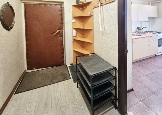 Рядом остановки общественного транспорта, Даурская, Зорге, Латышских Стрелков, Аделя Кутуя, Курчатова, также удобно выехать и заехать  через Вознесенский тракт.<br /><br />Цена 25000 рублей+коммунальные услуги.<br /><br />С уважением, ваш гид в мире недвижимости, Марсель Идиатуллин.<br /><br />АН «Мегалит» основано в 2004 году, 22 года опыта на Вашей стороне.