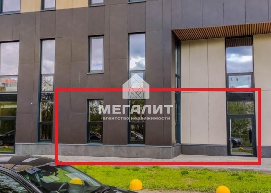 <p style="text-align:center;"><strong><em>Платим встречную комиссию !</em></strong></p><p><br />Предлагается в аренду новое помещение общей площадью 70 кв.м., расположенное</p><p>на первом этаже жилого комплекса бизнес-класса.<br /><br /><em>Локация: </em></p><p>- Ново-Савиновский район города Казани<br />- удобные подъездные пути<br />- первый этаж жилого комплекса бизнес-класса<br /><br /><em>Описание:</em></p><p>- <em><strong>общая площадь помещения 70 кв.м</strong></em>.</p><p>- есть возможность увеличения площади</p><p>- свободная планировка</p><p>- отдельный вход</p><p>- высота потолков 3.1 м.</p><p>- большие окна</p><p>- черновая отделка</p><p>- коммуникации: водоснабжение, водоотведение, вентиляция, электроснабжение.<br /><br />Удачное расположение, соседство с главными "артериями" Ново-Савиновского района улицами: пр-т Хусаина Ямашева, Чуйкова, Восстания, Ибрагимова, Мусина, первая линия оживленной дороги - гарант генерации автомобильного и пешеходного трафика, здесь удастся организовать успешный бизнес практически любого назначения: бутики одежды, шоу-рум, представительский офис компании, и многое другое.<br /><br /><em><strong>Стоимость аренды: 1 360 руб./кв.м. в месяц без учёта коммунальных услуг</strong></em>.<br /><br />Остались вопросы?