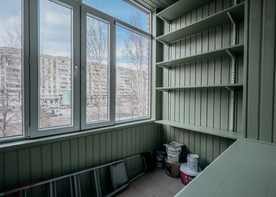 Квартира укомплектована мебелью и техникой (вплоть до робота-пылесоса).