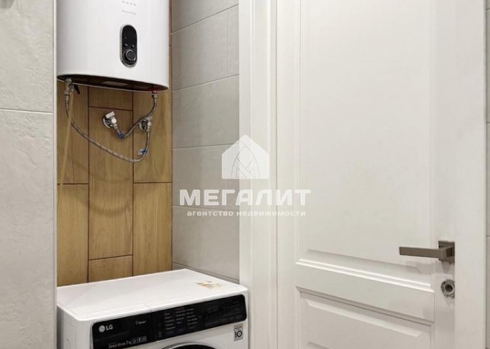 Прекрасная инфраструктура, , хорошая обустроенная детская площадка, видео-наблюдение дома, достойное социальное окружение.