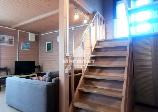 <strong>      Дом в живописнейшем месте в 150 метрах от берега залива Волги, в окружении леса, в пригороде города Казани.</strong><br /><br />        <strong>Дом круглогодичного проживания</strong>, расположен в п.