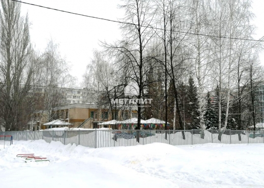 Адрес: ул. Адоратского, дом 28, Количество комнат: 3, Общая площадь: 68.1 м<sup>2</sup>, Жилая площадь: 40 м<sup>2</sup>, Площадь кухни: 8 м<sup>2</sup>, Этаж: 8/9, Тип дома: Панельный, Район: Ново-Савиновский