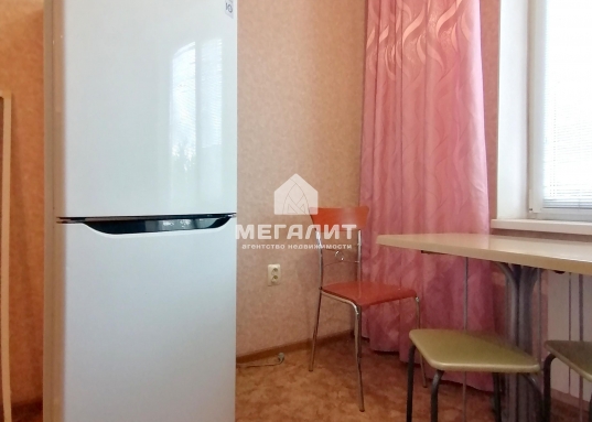 Победы, расположены станции метро «Дубравная» и «Проспект Победы», большое количество остановок общественного транспорта: по ул. Ю.