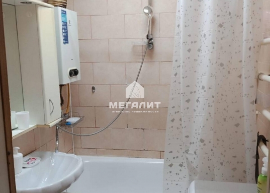 Адрес: ул. Воровского, дом 1, Количество комнат: 2, Общая площадь: 44.7 м<sup>2</sup>, Жилая площадь: 28 м<sup>2</sup>, Площадь кухни: 5.8 м<sup>2</sup>, Этаж: 3/1, Тип дома: Кирпичный