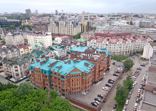 К числу таких объектов принадлежит двухуровневая квартира-пентхаус с собственной открытой террасой.<br />​​​​​​​<br />Расположилась эта квартира на пятом и шестом этажах малоквартирного кирпичного дома, по ул.Тельмана,  дом 23 (Вахитовский район г. Казани).