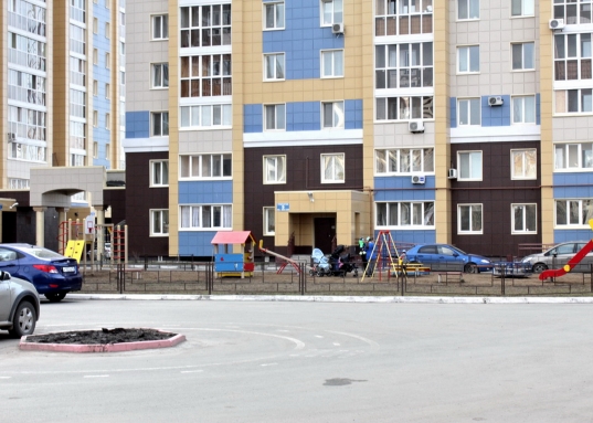 Предлагаем снять замечательную квартиру в центре города по адресу: ул. Спартаковская, дом 165, расположенную в новом доме на 3 этаже.