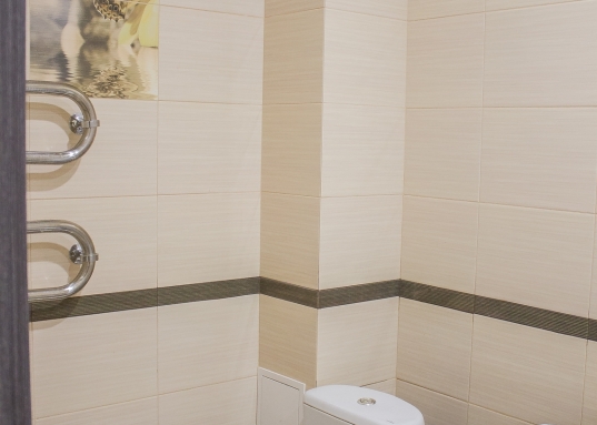 До школы в д.Кощакова регулярно ходит школьный автобус, а до Казани - автобусы каждые 10-15 мин до ст.м. "Проспект Победы".