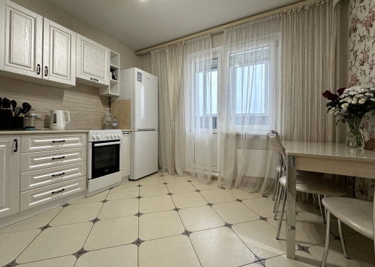 памп-трек, пользующийся популярностью у детей и подростков, спортивные зоны, место для барбекю, специализированная площадка для выгула четвероногих членов семьи!<br /><br />2.