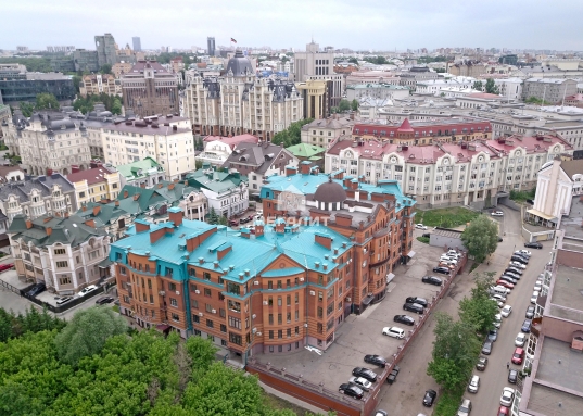 К числу таких объектов принадлежит двухуровневая квартира-пентхаус с собственной открытой террасой.<br />​​​​​​​<br />Расположилась эта квартира на пятом и шестом этажах малоквартирного кирпичного дома, по ул.Тельмана,  дом 23 (Вахитовский район г. Казани).