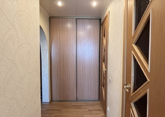 Адрес: ул. Юлиуса Фучика, дом 105, Количество комнат: 2, Общая площадь: 52 м<sup>2</sup>, Жилая площадь: 31 м<sup>2</sup>, Площадь кухни: 12 м<sup>2</sup>, Этаж: 9/9, Район: Приволжский