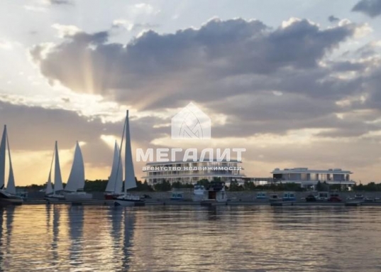  На территории марины есть клуб <strong>"WakeKazan"</strong>, где опытные инструкторы помогут встать на вейксерф или вейкборд и освоить эффектные трюки.